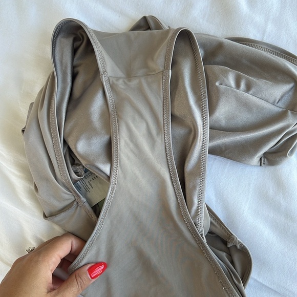 H&M two set of padded- cup high- leg swimsuit - Picture 9 of 11